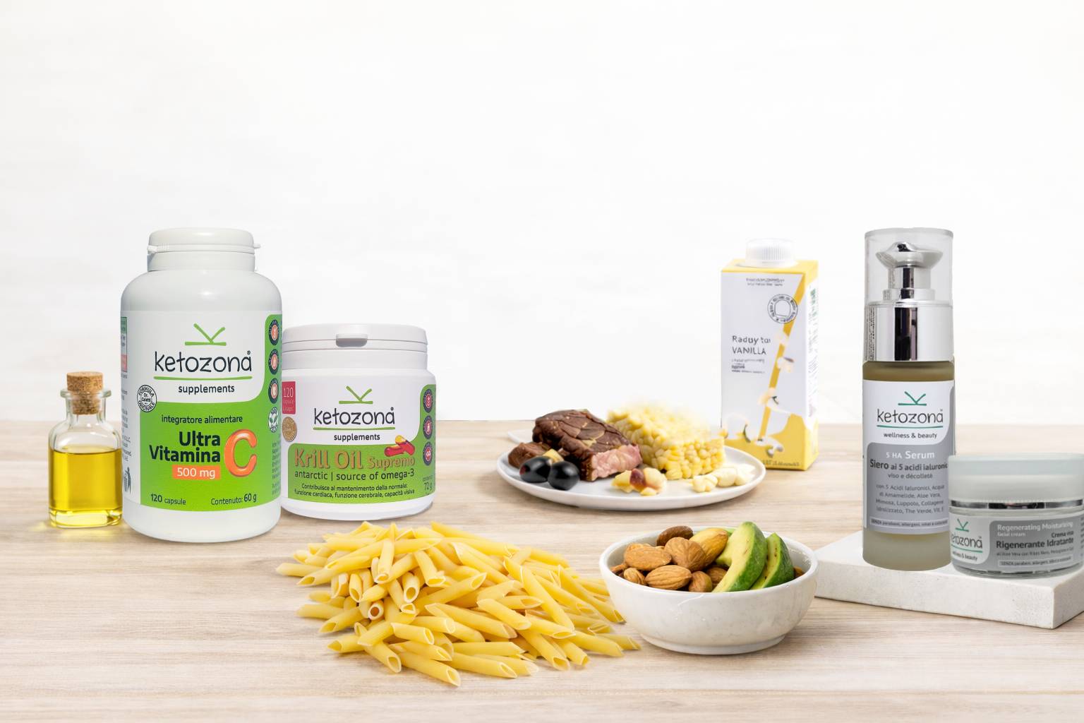 Integratori, alimenti funzionali Ketozonici e cosmetici Ketozona su piano in legno